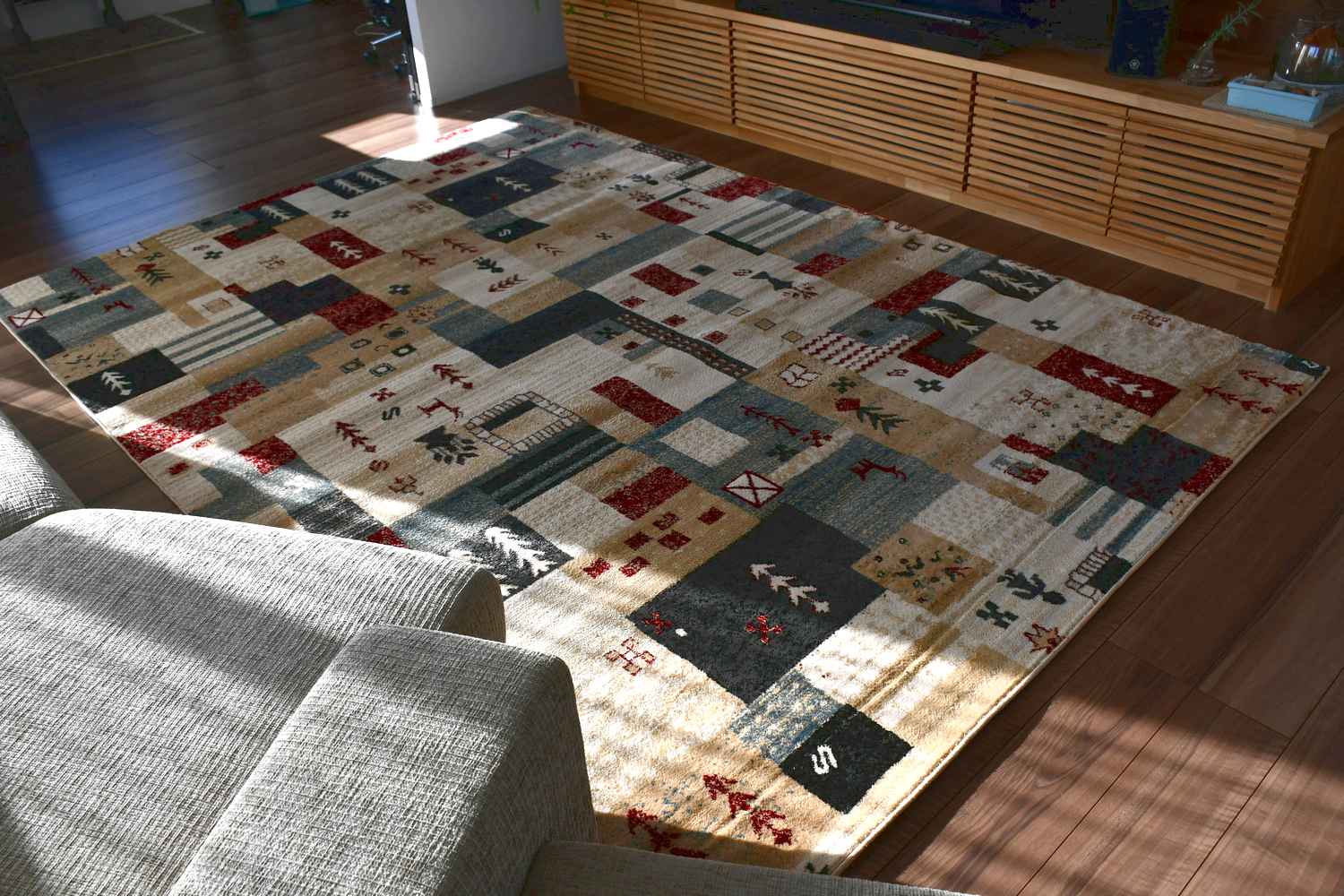 北欧 おしゃれ ギャッベ ラグ 8畳 八畳 カーペット 340 340 絨毯 ラグマット じゅうたん 丸巻き 送料無料 デザイン グレー ブラック 厚手 ギャベ かわいい 防災 防炎加工 品名 限定 New カラチ 約8畳 ３４０ｘ３４０cm 北海道 絨毯 ラグ専門店 大漁カーペット